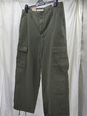 Levi's 94 Baggy Cargo Pants Olive Green Women's size 32
